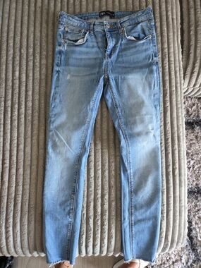 ZARA Light Blue Skinny Jeans with Subtle Distressing